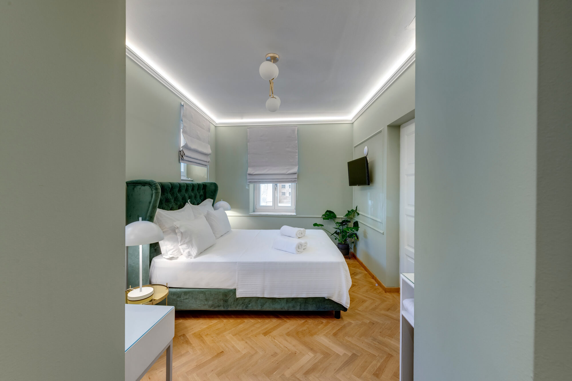 Green suite bedroom