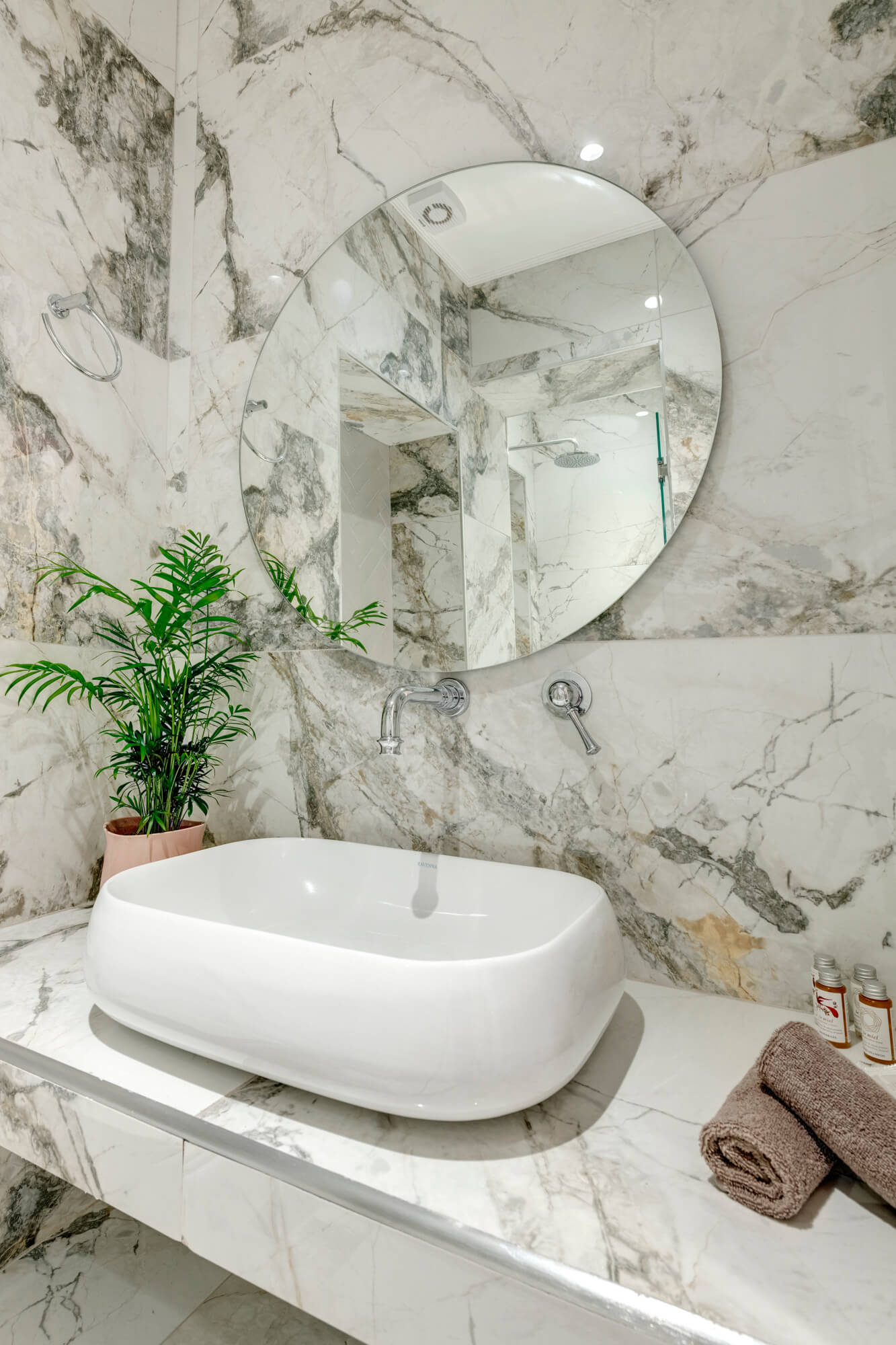 Rosa suite bathroom