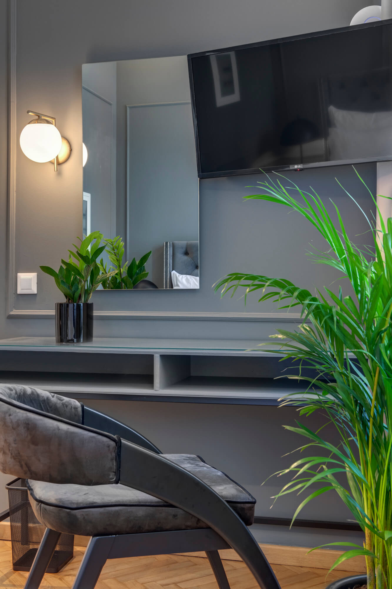 Grigio suite bedroom