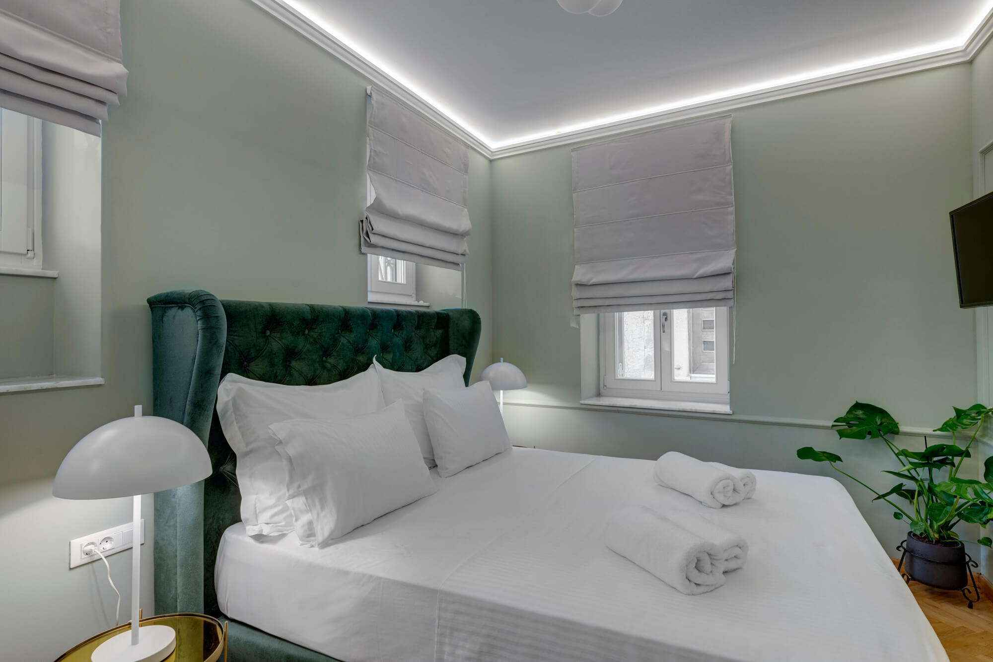 Green suite bedroom