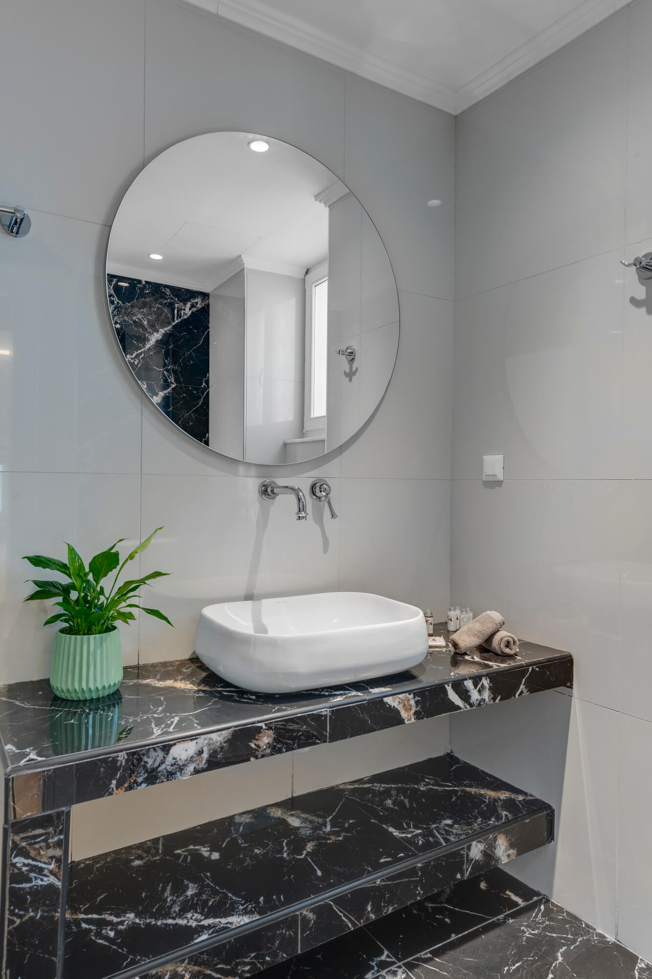 Green suite bathroom
