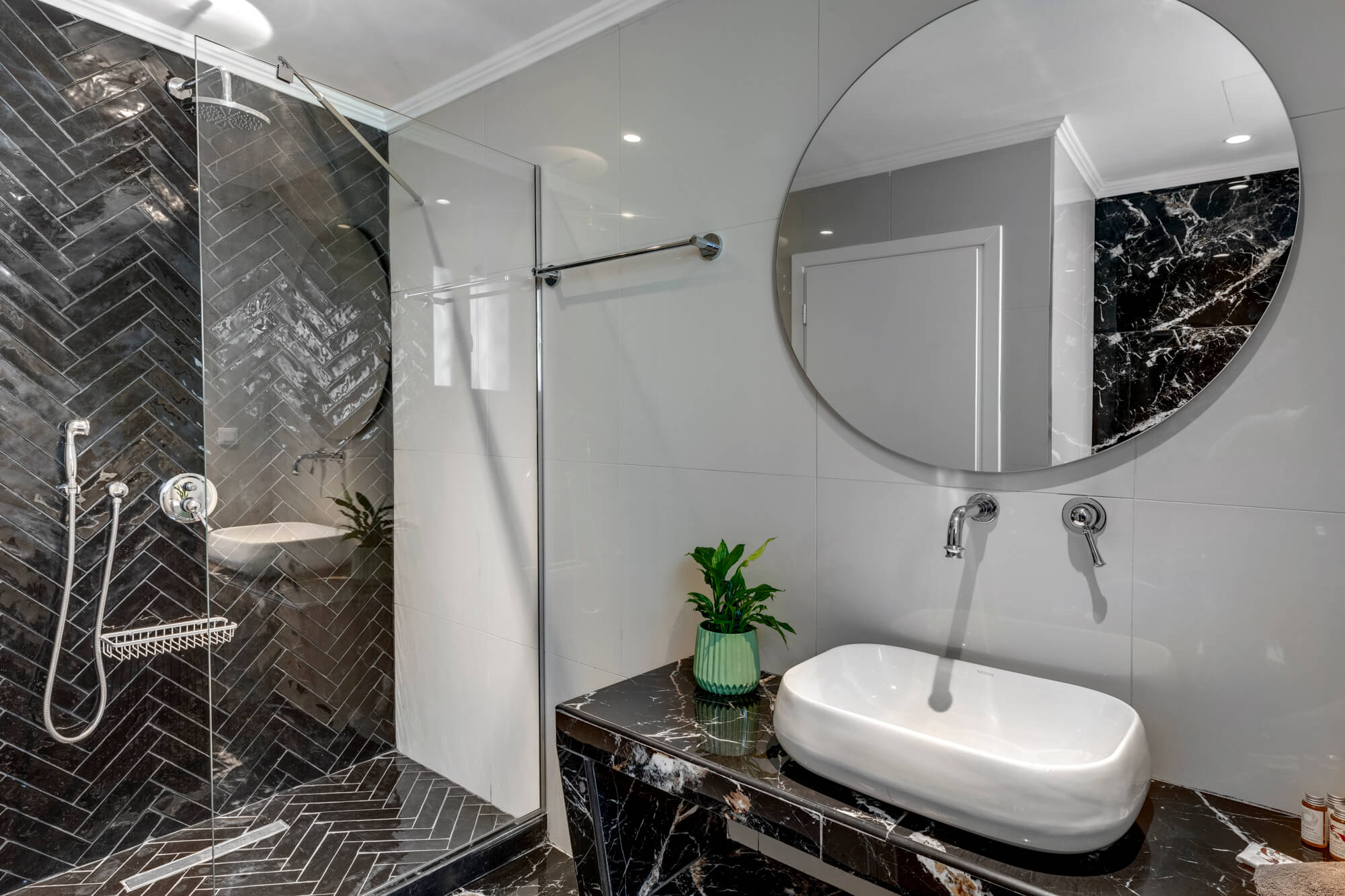 Green suite bathroom